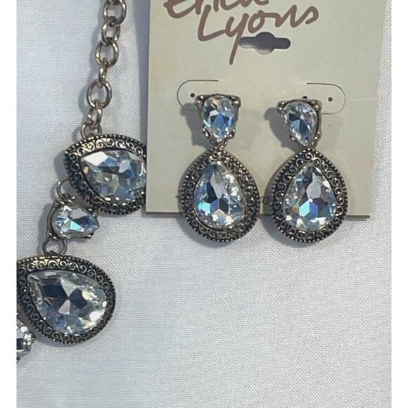 Erica Lyons Necklace and earrings set Crystal Teardrop goldtone - Picture 7 of 7